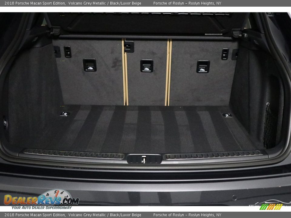 2018 Porsche Macan Sport Edition Volcano Grey Metallic / Black/Luxor Beige Photo #8