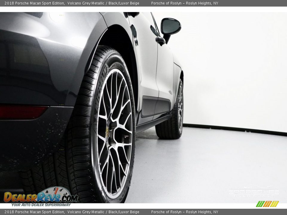 2018 Porsche Macan Sport Edition Volcano Grey Metallic / Black/Luxor Beige Photo #10
