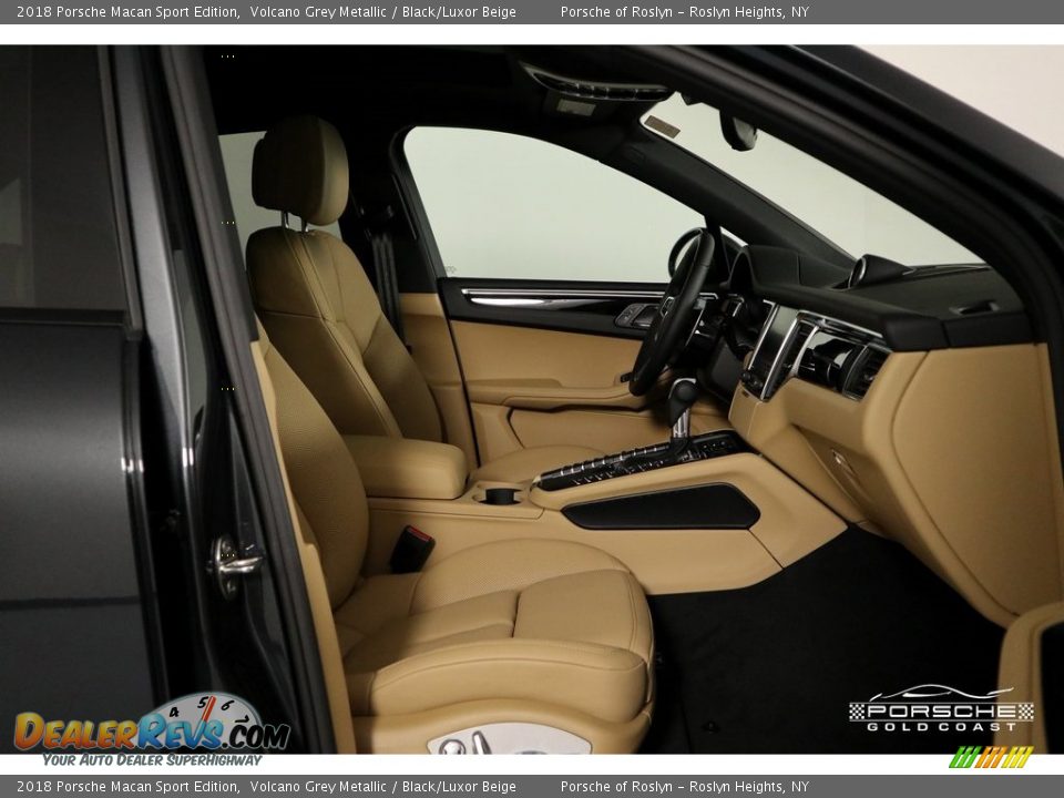2018 Porsche Macan Sport Edition Volcano Grey Metallic / Black/Luxor Beige Photo #21