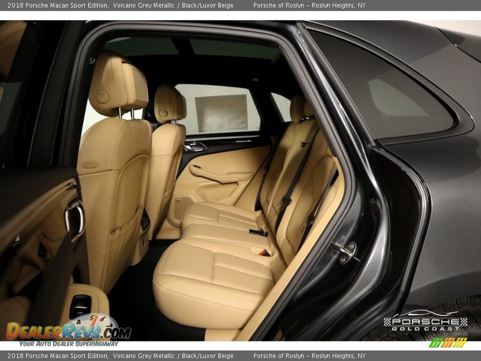 2018 Porsche Macan Sport Edition Volcano Grey Metallic / Black/Luxor Beige Photo #23