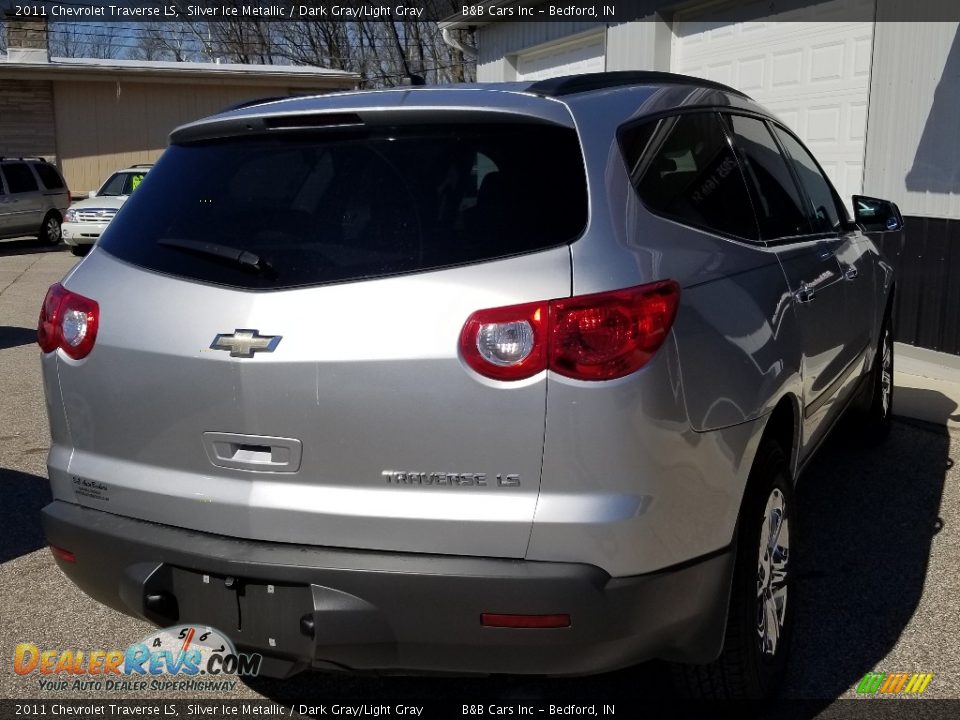 2011 Chevrolet Traverse LS Silver Ice Metallic / Dark Gray/Light Gray Photo #5