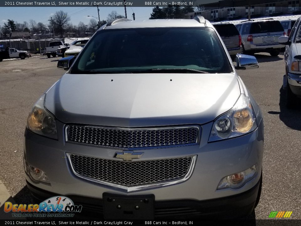 2011 Chevrolet Traverse LS Silver Ice Metallic / Dark Gray/Light Gray Photo #8