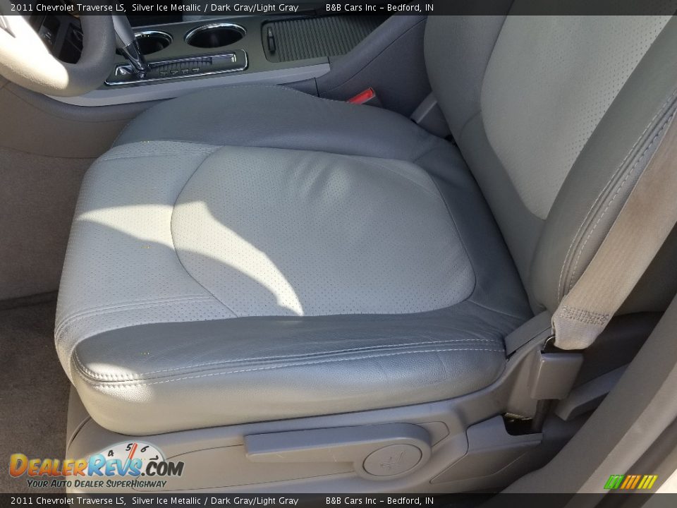 2011 Chevrolet Traverse LS Silver Ice Metallic / Dark Gray/Light Gray Photo #11
