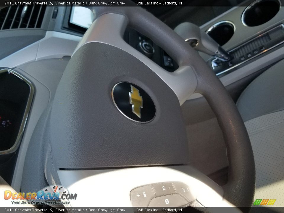2011 Chevrolet Traverse LS Silver Ice Metallic / Dark Gray/Light Gray Photo #12