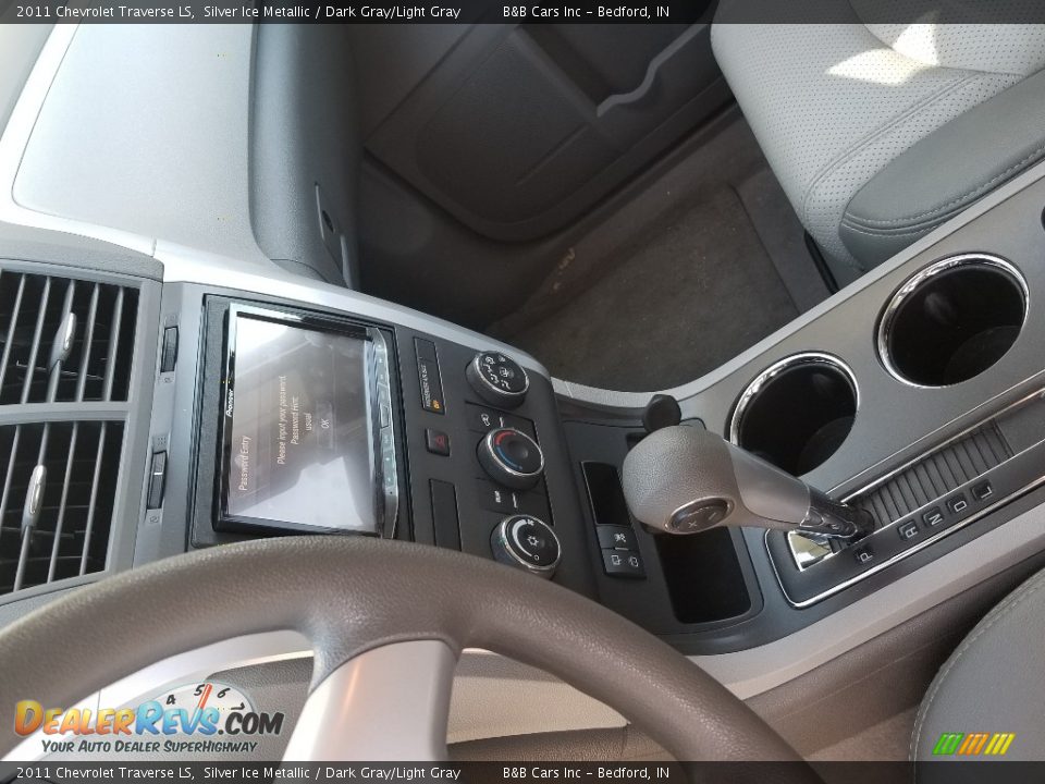 2011 Chevrolet Traverse LS Silver Ice Metallic / Dark Gray/Light Gray Photo #13