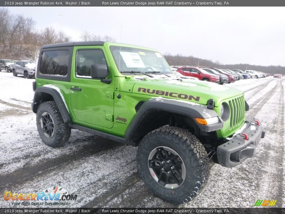 Front 3/4 View of 2019 Jeep Wrangler Rubicon 4x4 Photo #7