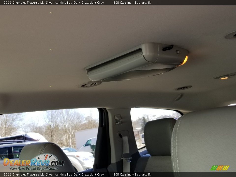 2011 Chevrolet Traverse LS Silver Ice Metallic / Dark Gray/Light Gray Photo #14