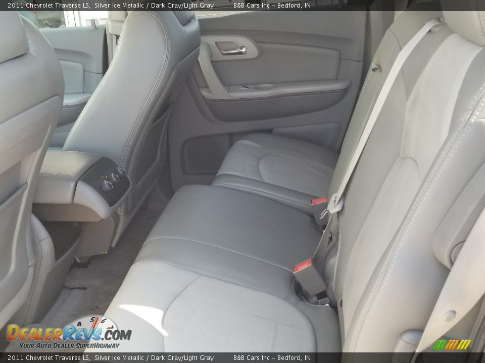 2011 Chevrolet Traverse LS Silver Ice Metallic / Dark Gray/Light Gray Photo #15