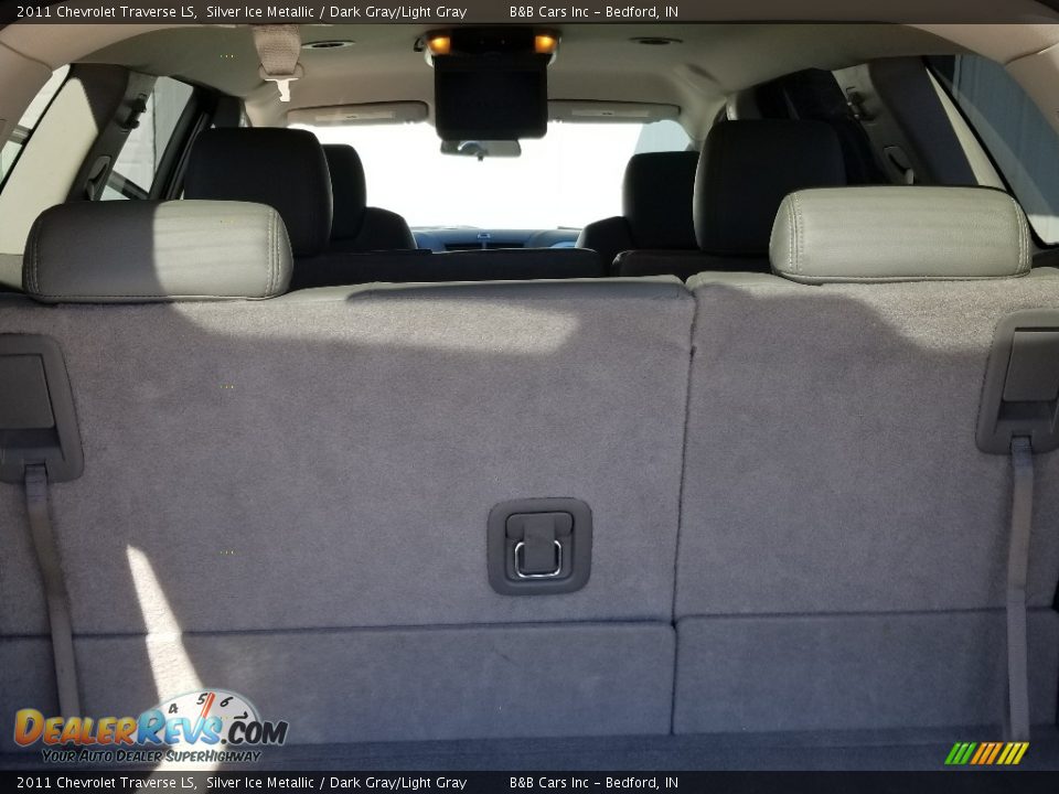 2011 Chevrolet Traverse LS Silver Ice Metallic / Dark Gray/Light Gray Photo #18