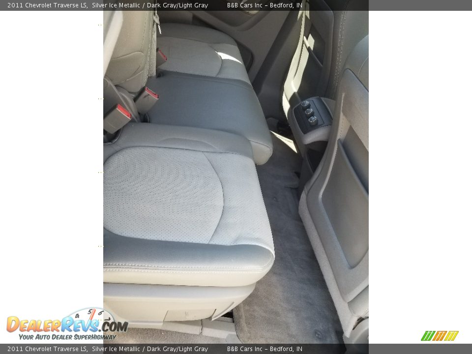 2011 Chevrolet Traverse LS Silver Ice Metallic / Dark Gray/Light Gray Photo #19