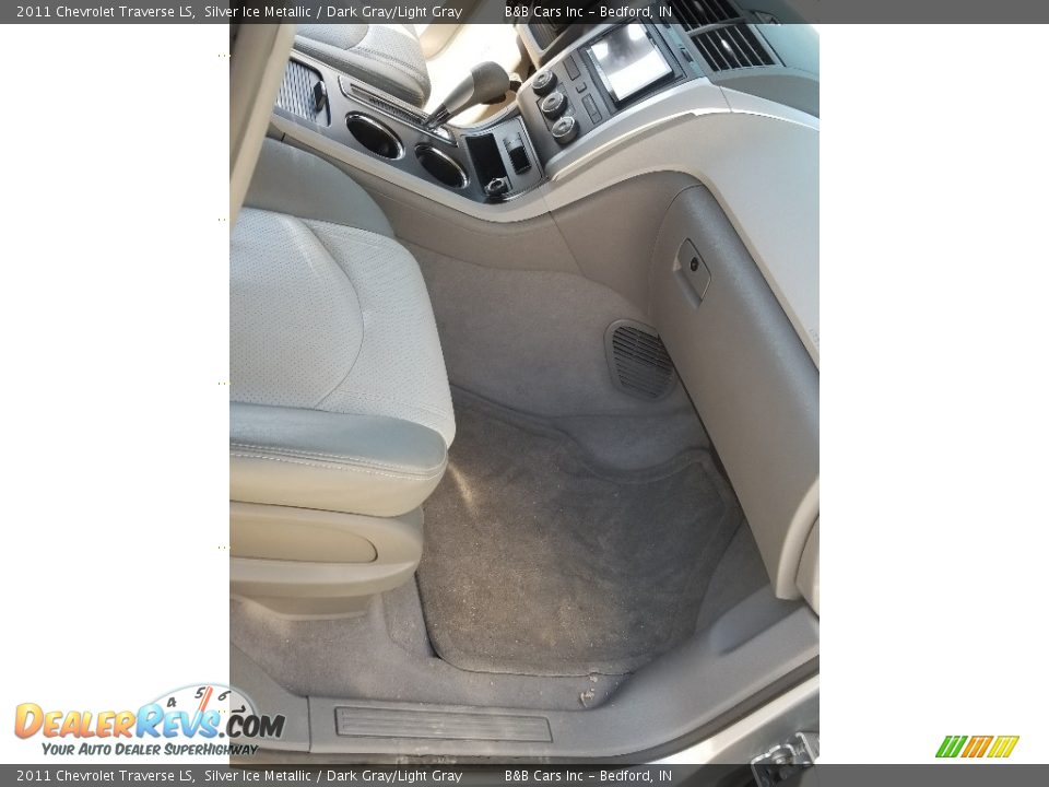 2011 Chevrolet Traverse LS Silver Ice Metallic / Dark Gray/Light Gray Photo #20