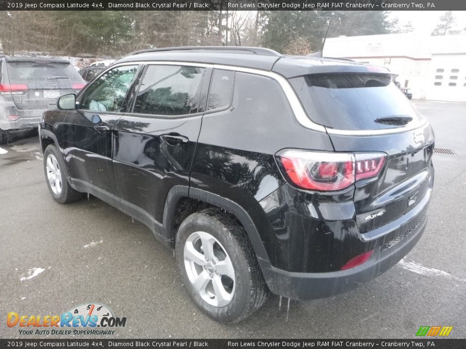 2019 Jeep Compass Latitude 4x4 Diamond Black Crystal Pearl / Black Photo #4