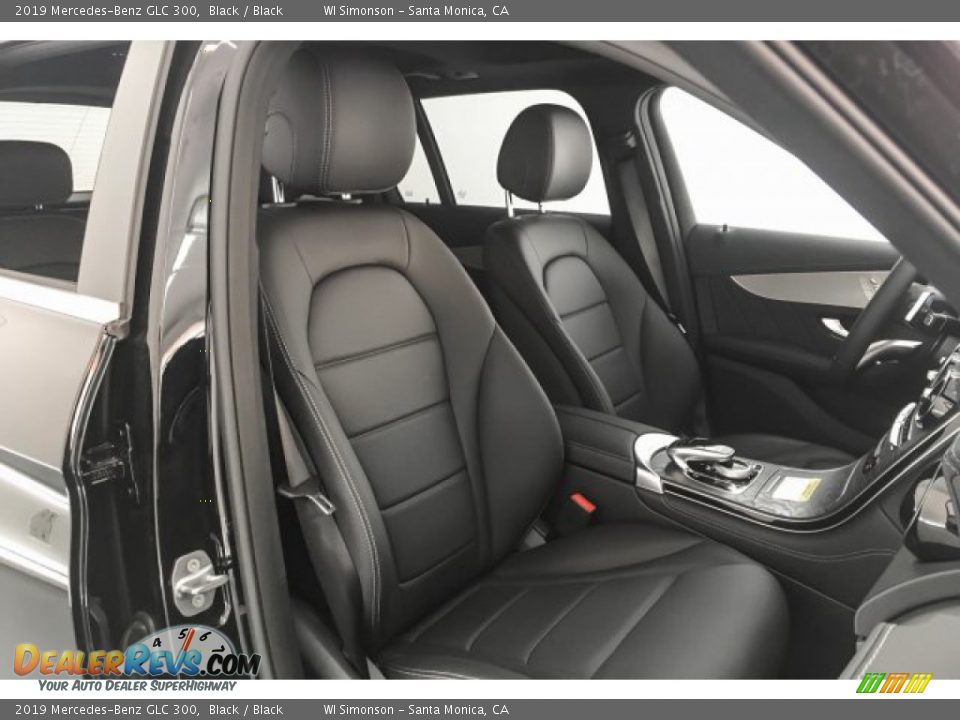 Front Seat of 2019 Mercedes-Benz GLC 300 Photo #5