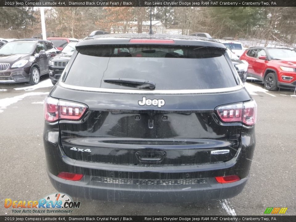 2019 Jeep Compass Latitude 4x4 Diamond Black Crystal Pearl / Black Photo #5
