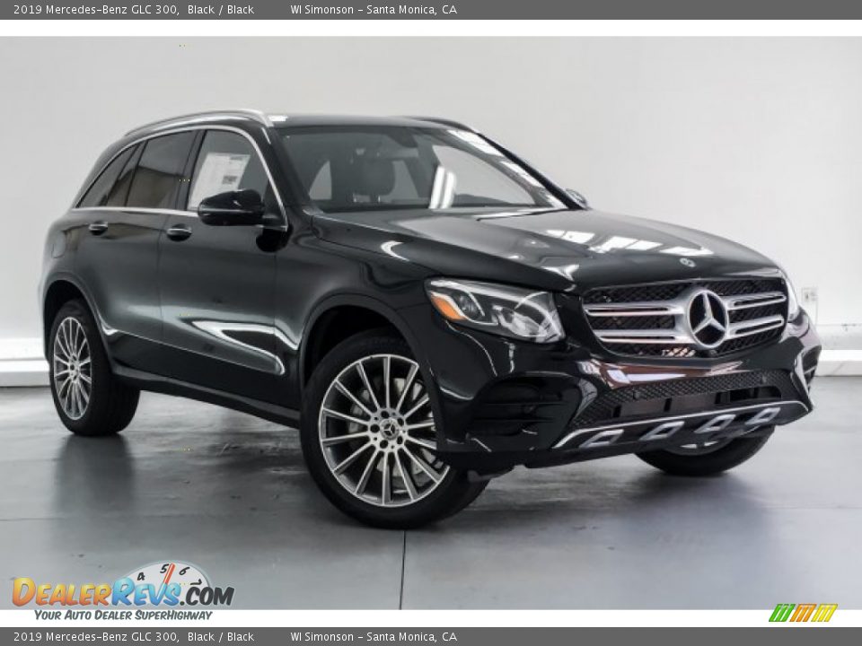 Front 3/4 View of 2019 Mercedes-Benz GLC 300 Photo #12