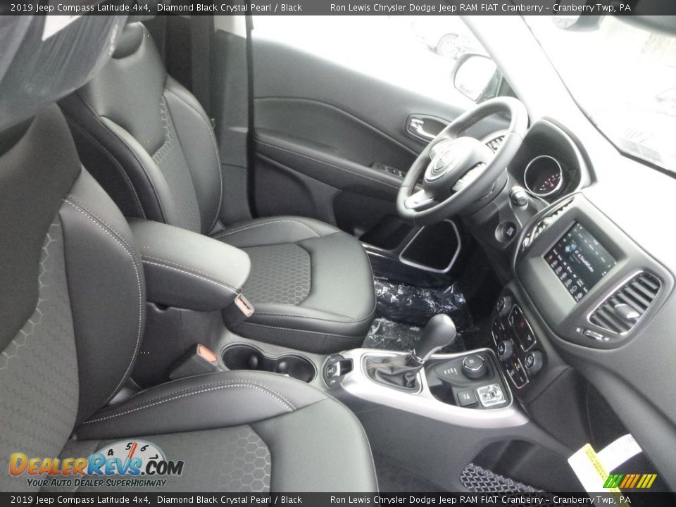 2019 Jeep Compass Latitude 4x4 Diamond Black Crystal Pearl / Black Photo #10