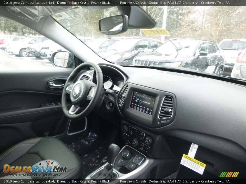 2019 Jeep Compass Latitude 4x4 Diamond Black Crystal Pearl / Black Photo #11