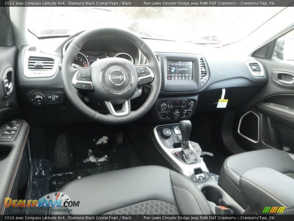 2019 Jeep Compass Latitude 4x4 Diamond Black Crystal Pearl / Black Photo #12