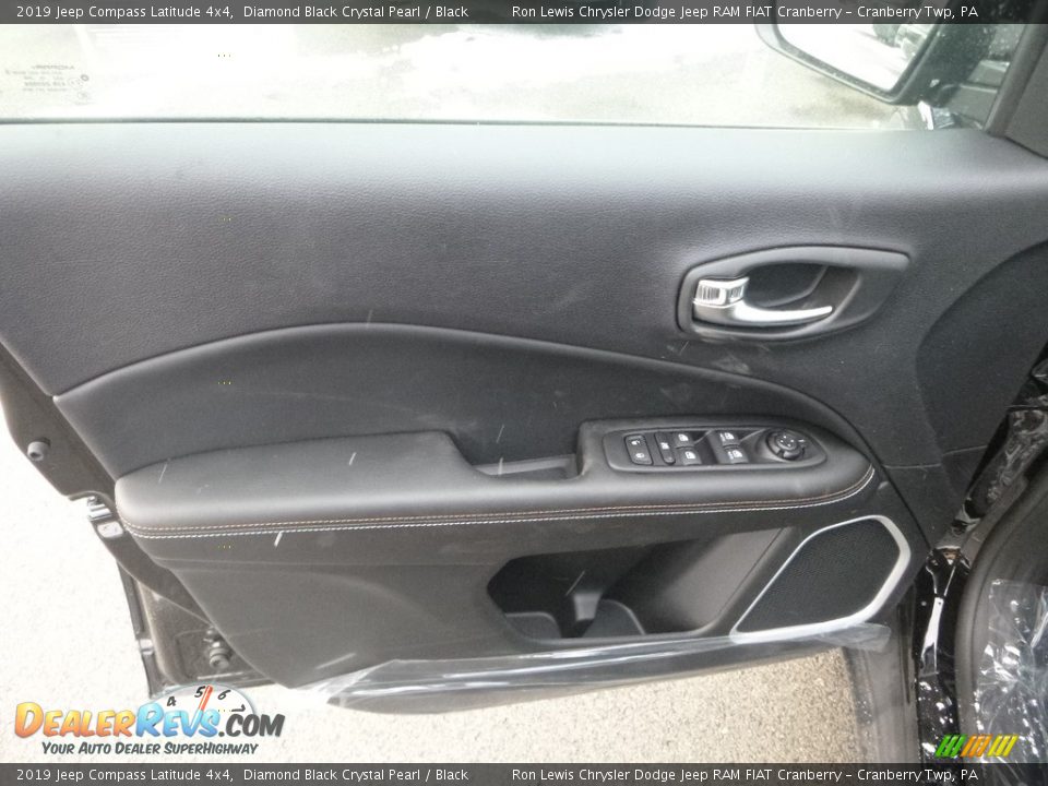 2019 Jeep Compass Latitude 4x4 Diamond Black Crystal Pearl / Black Photo #13