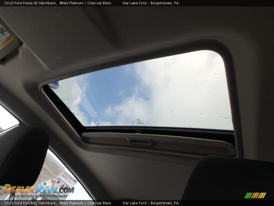 2019 Ford Fiesta SE Hatchback White Platinum / Charcoal Black Photo #15