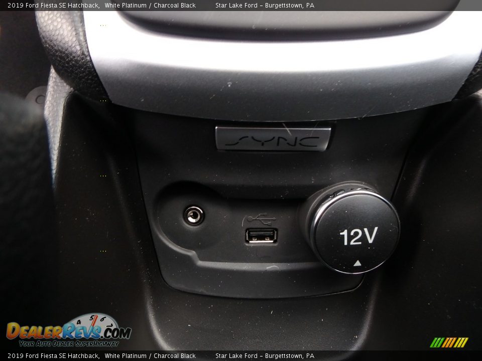 2019 Ford Fiesta SE Hatchback White Platinum / Charcoal Black Photo #17