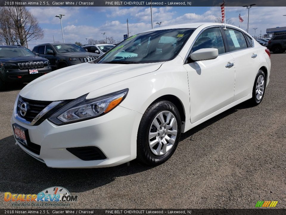 Front 3/4 View of 2018 Nissan Altima 2.5 S Photo #3