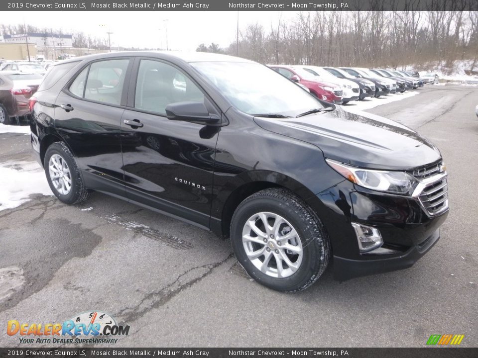 Front 3/4 View of 2019 Chevrolet Equinox LS Photo #2