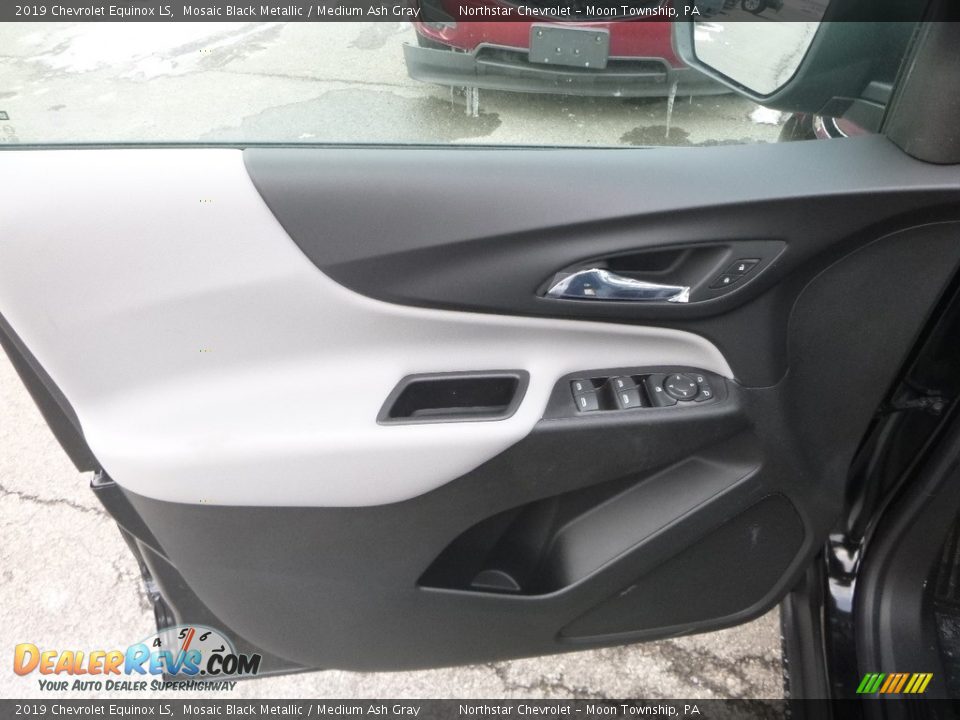 Door Panel of 2019 Chevrolet Equinox LS Photo #14