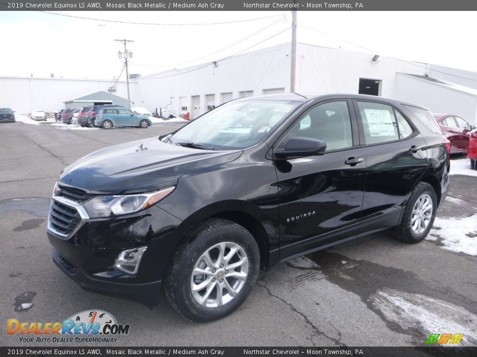 Front 3/4 View of 2019 Chevrolet Equinox LS AWD Photo #1