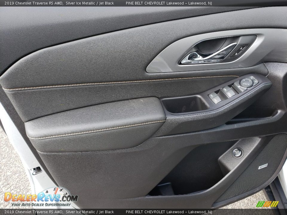 Door Panel of 2019 Chevrolet Traverse RS AWD Photo #8