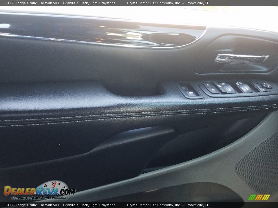 2017 Dodge Grand Caravan SXT Granite / Black/Light Graystone Photo #18