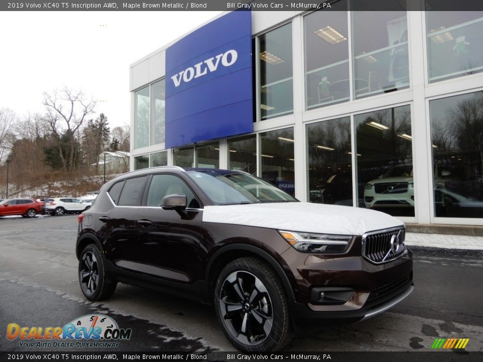 Front 3/4 View of 2019 Volvo XC40 T5 Inscription AWD Photo #1
