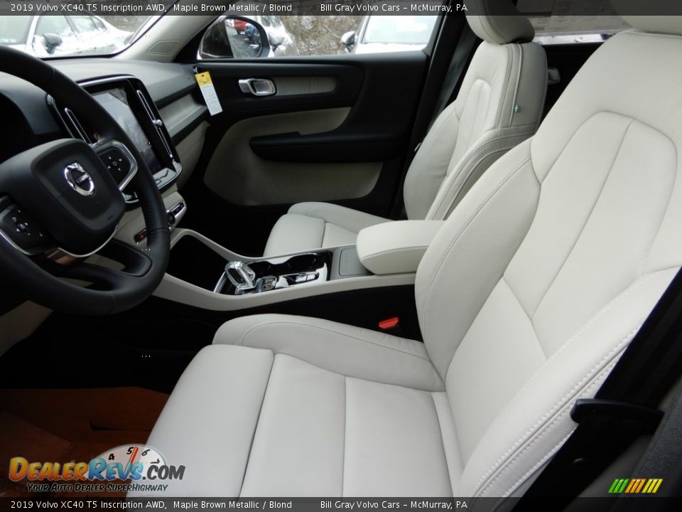 Front Seat of 2019 Volvo XC40 T5 Inscription AWD Photo #7
