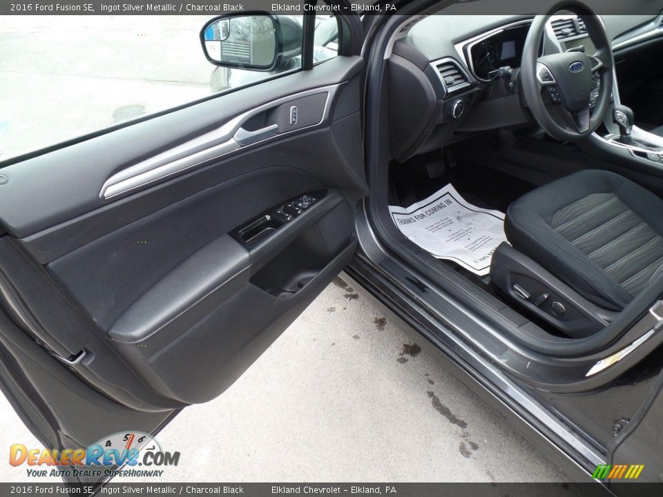 2016 Ford Fusion SE Ingot Silver Metallic / Charcoal Black Photo #10