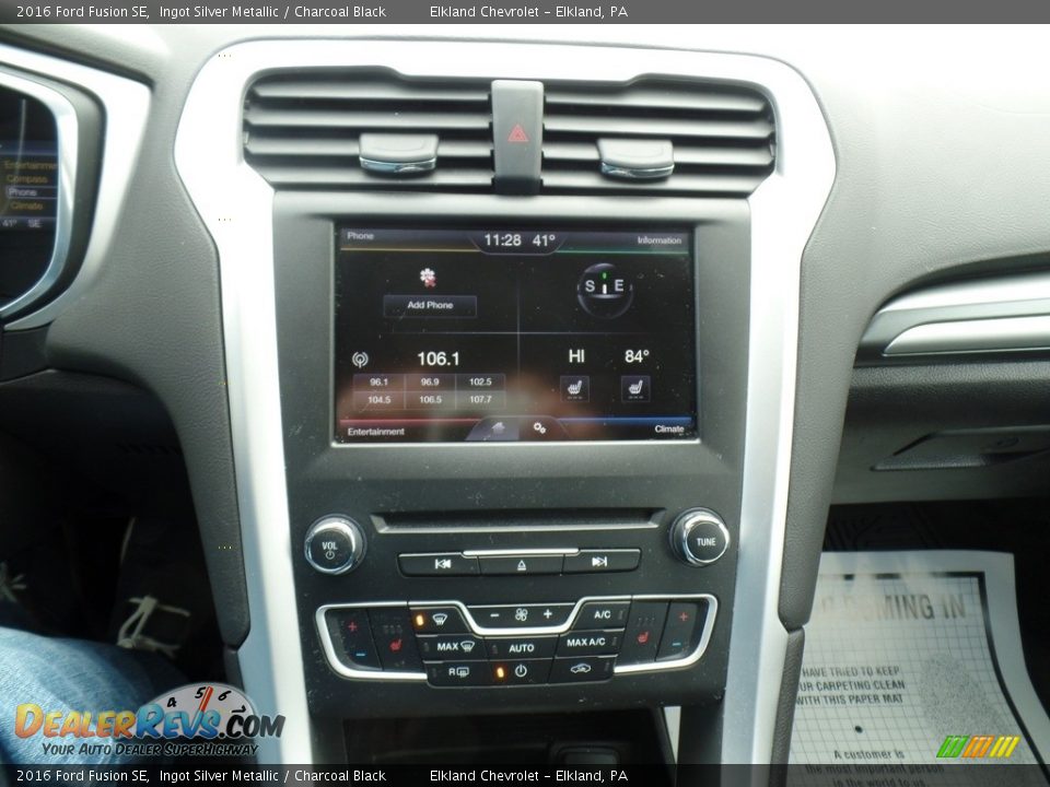 2016 Ford Fusion SE Ingot Silver Metallic / Charcoal Black Photo #19