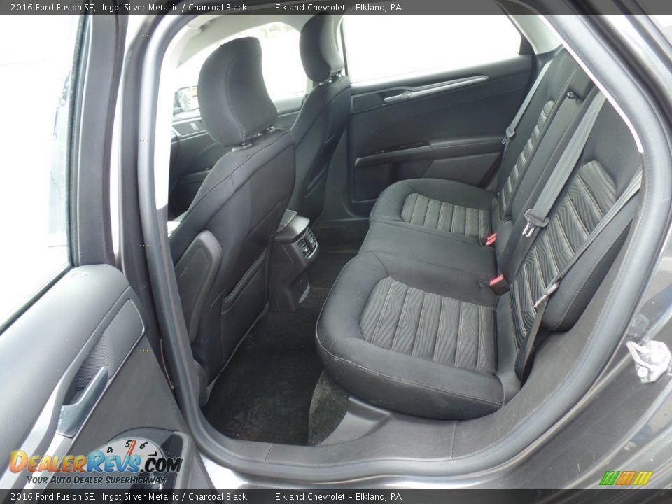 2016 Ford Fusion SE Ingot Silver Metallic / Charcoal Black Photo #25