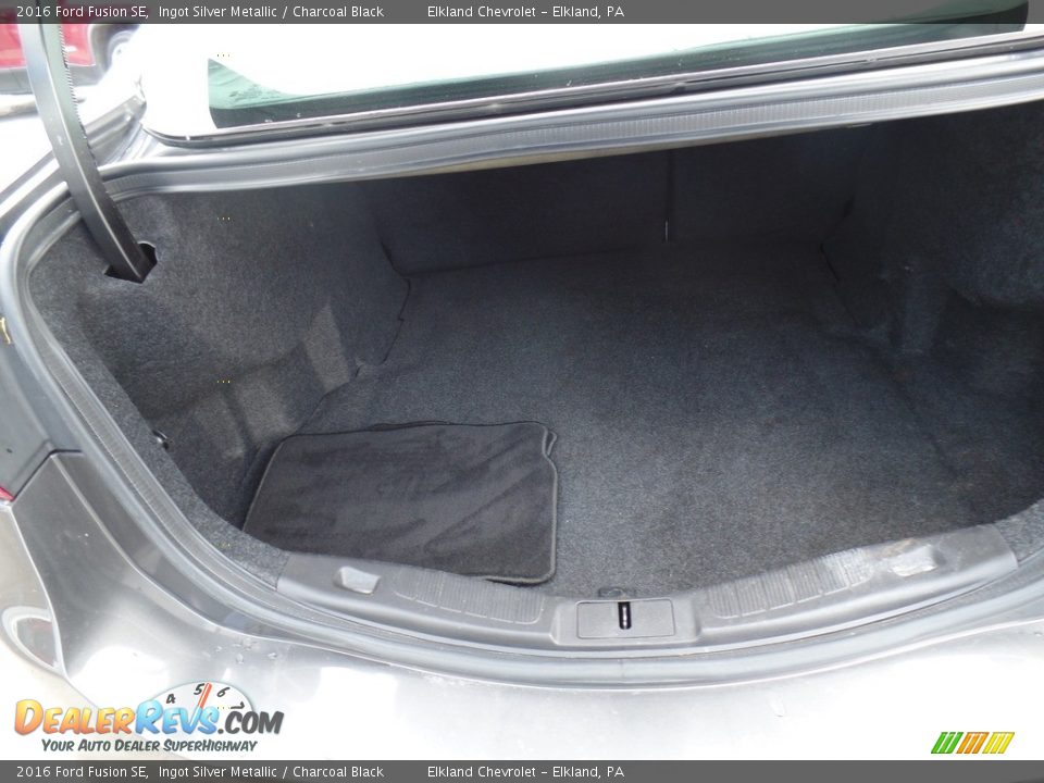 2016 Ford Fusion SE Ingot Silver Metallic / Charcoal Black Photo #26