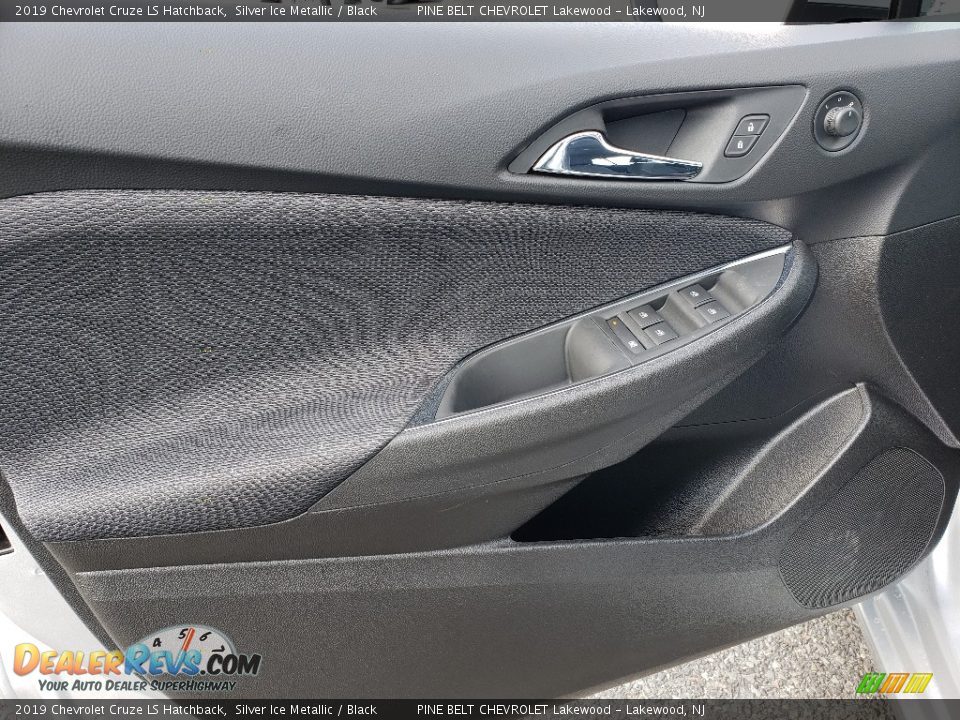2019 Chevrolet Cruze LS Hatchback Silver Ice Metallic / Black Photo #8