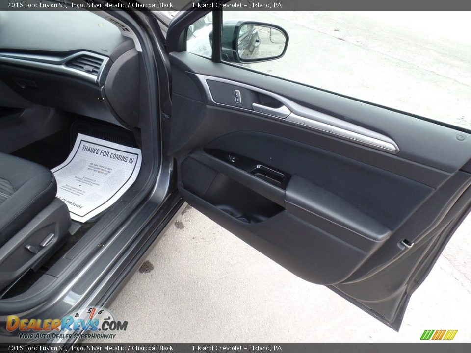 2016 Ford Fusion SE Ingot Silver Metallic / Charcoal Black Photo #29