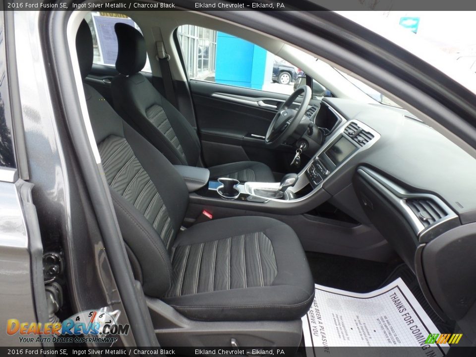2016 Ford Fusion SE Ingot Silver Metallic / Charcoal Black Photo #30