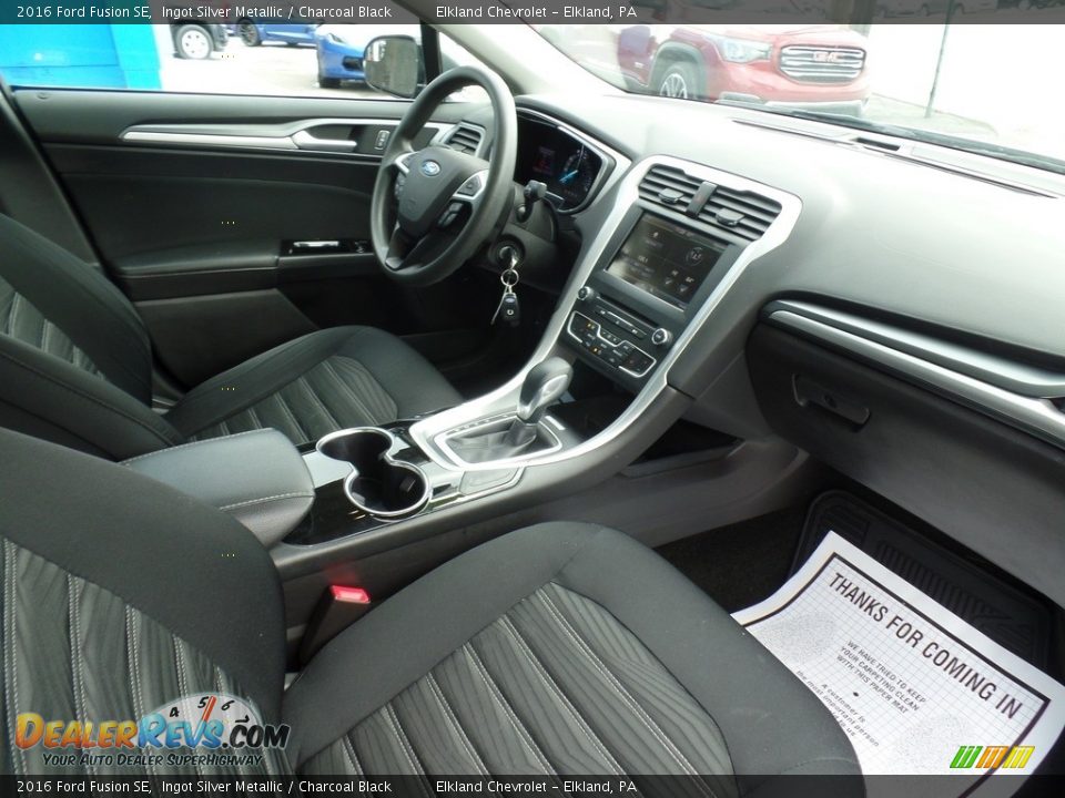2016 Ford Fusion SE Ingot Silver Metallic / Charcoal Black Photo #31