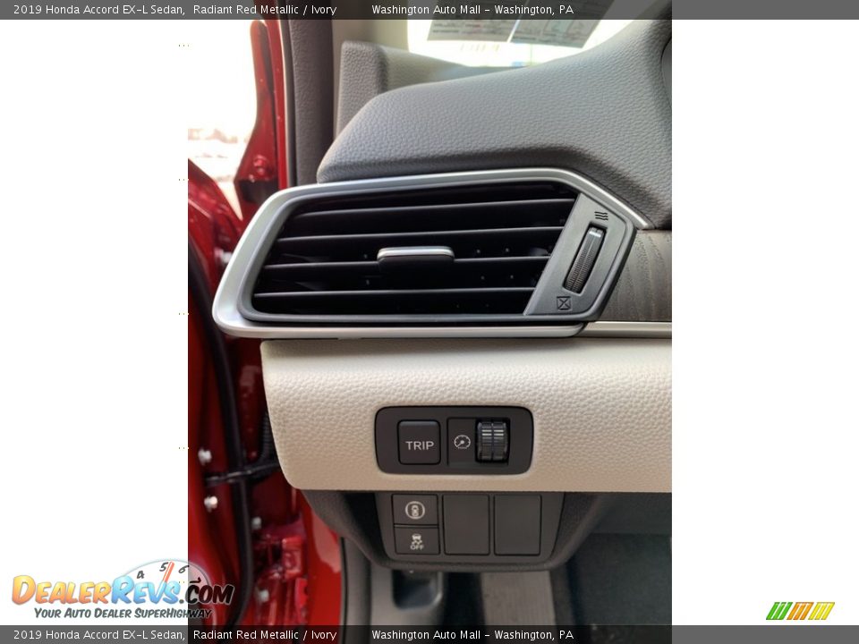2019 Honda Accord EX-L Sedan Radiant Red Metallic / Ivory Photo #10