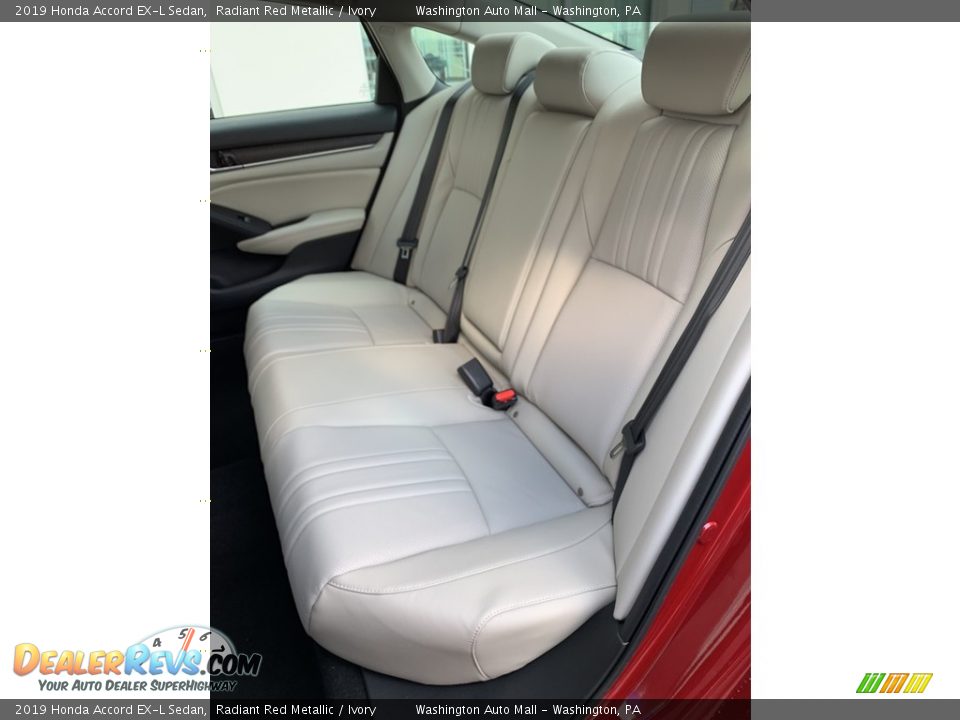 2019 Honda Accord EX-L Sedan Radiant Red Metallic / Ivory Photo #18