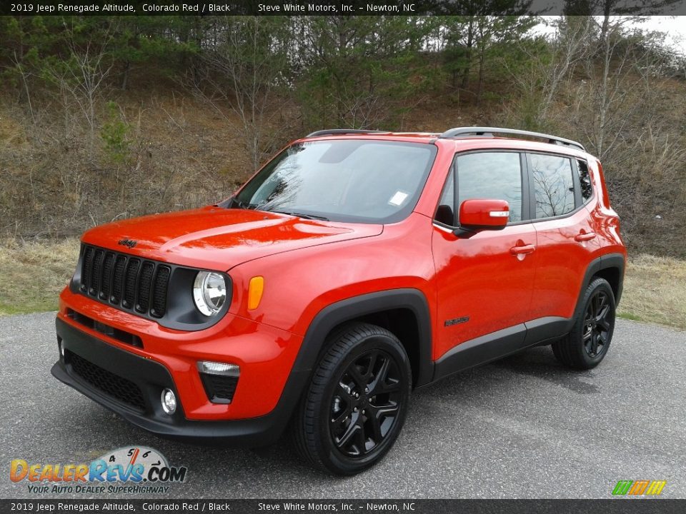 Front 3/4 View of 2019 Jeep Renegade Altitude Photo #2