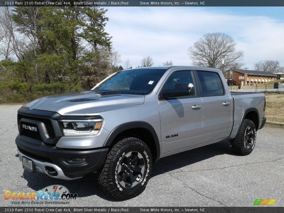 Front 3/4 View of 2019 Ram 1500 Rebel Crew Cab 4x4 Photo #2