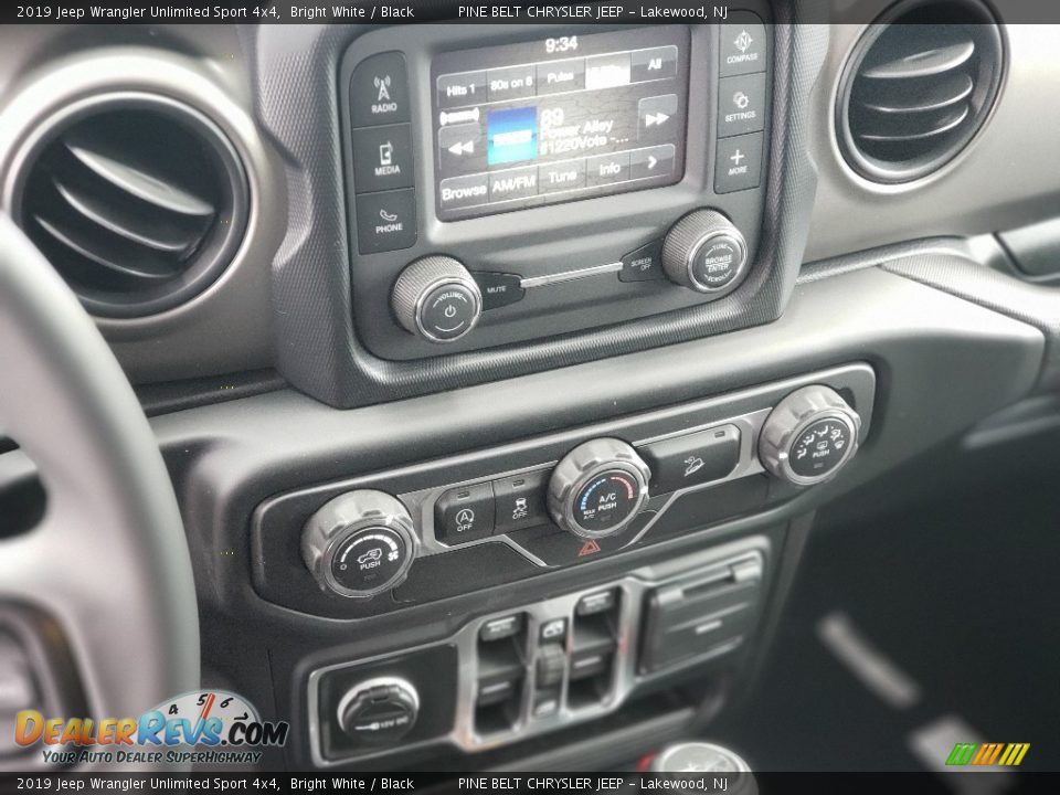 2019 Jeep Wrangler Unlimited Sport 4x4 Bright White / Black Photo #10