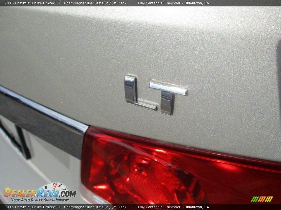 2016 Chevrolet Cruze Limited LT Champagne Silver Metallic / Jet Black Photo #10