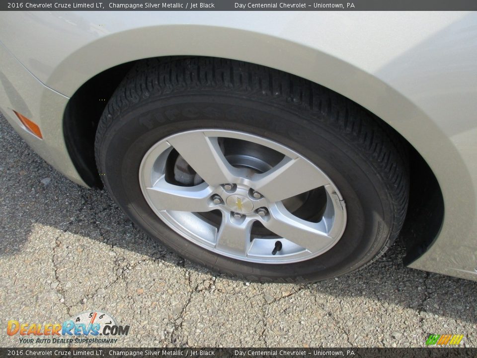 2016 Chevrolet Cruze Limited LT Champagne Silver Metallic / Jet Black Photo #15