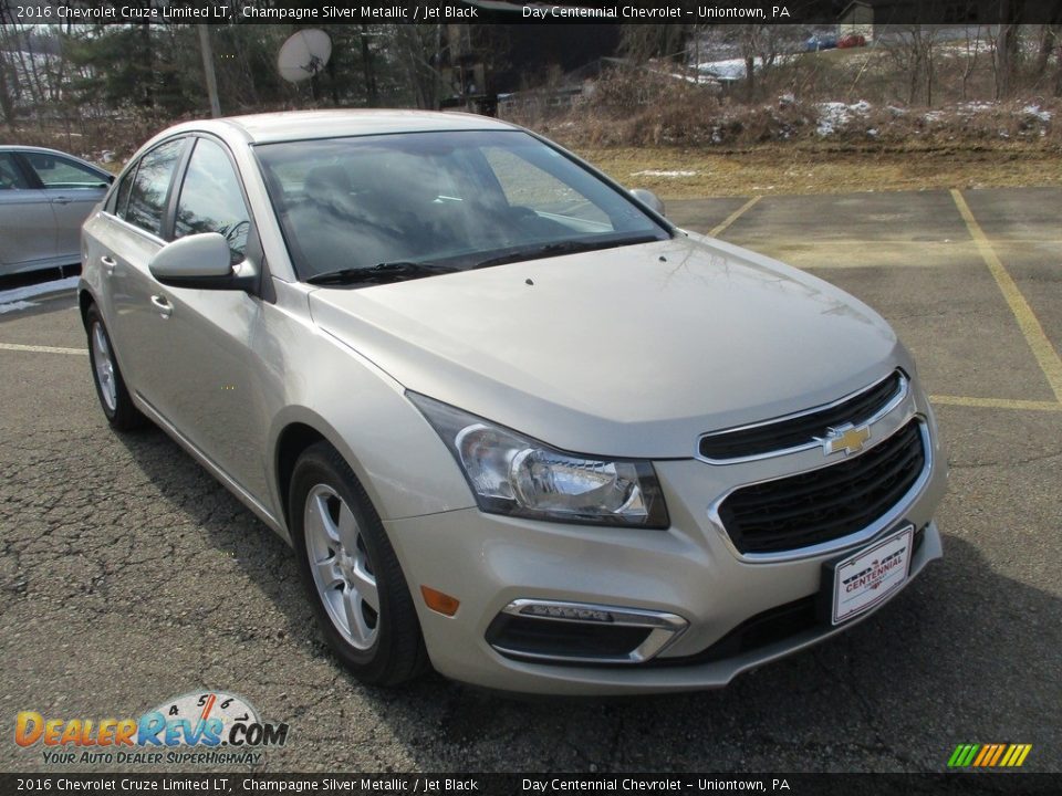 2016 Chevrolet Cruze Limited LT Champagne Silver Metallic / Jet Black Photo #18