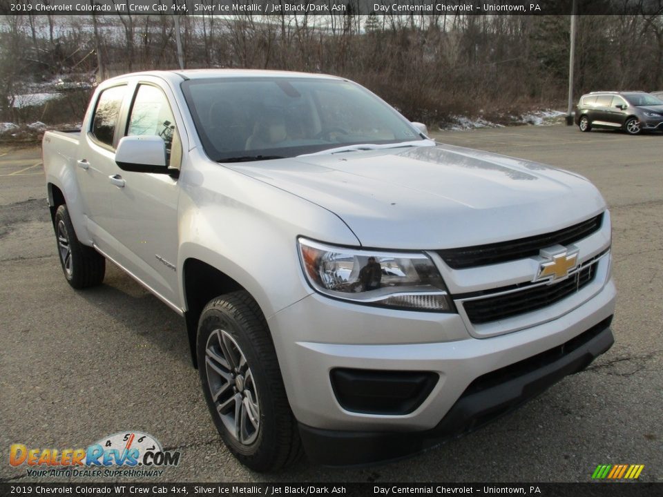 Front 3/4 View of 2019 Chevrolet Colorado WT Crew Cab 4x4 Photo #14